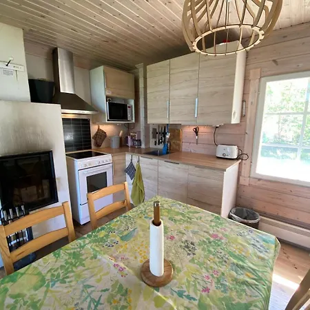 Lakeside Escape Stylish With Sauna شاليه