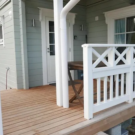 Lakeside Escape Stylish With Sauna شاليه